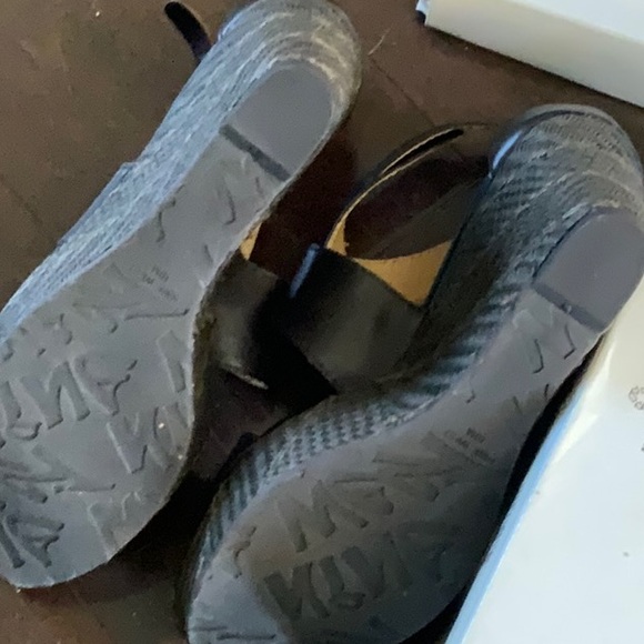 New in the box , Nine West black leather wedge heel size 10m - Picture 3 of 4